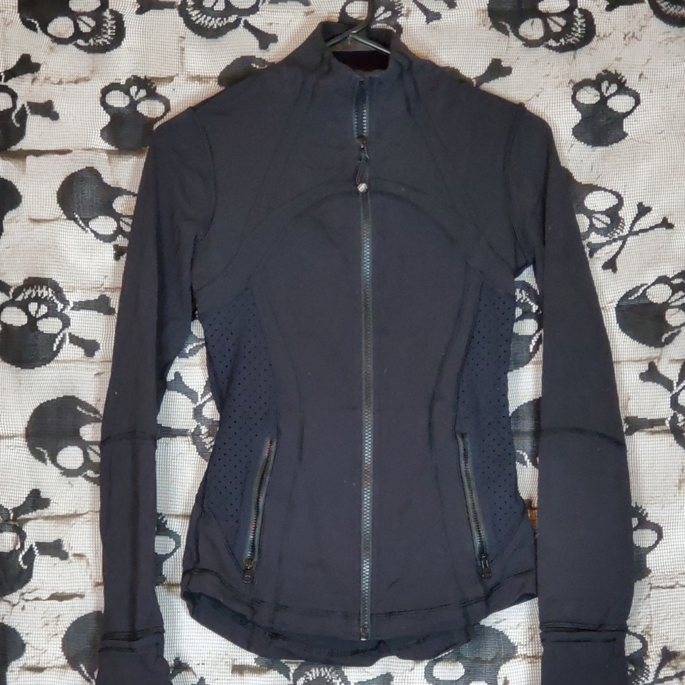 LULULEMON BLACK YOGA JACKET